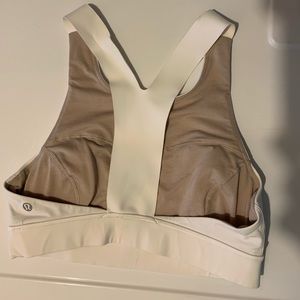 Women’s lululemon sports bra.